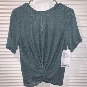 Lululemon cresent tee
